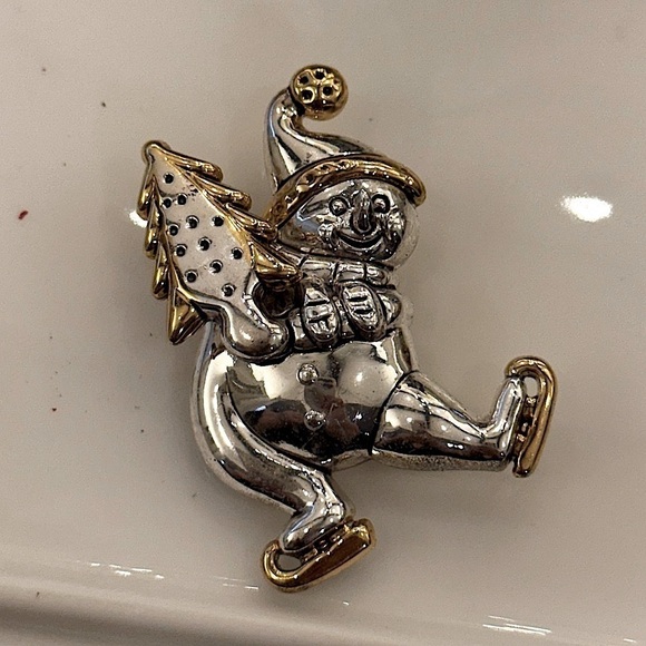 “Best” vintage ice skating snowman brooch - Picture 2 of 6